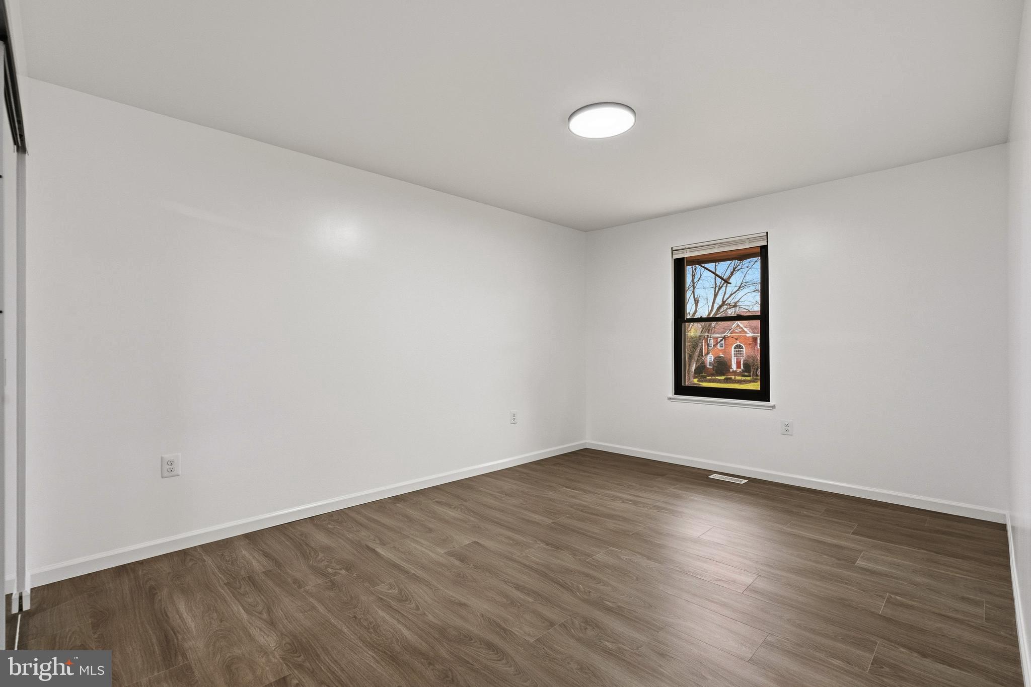 2146 Woodford Road Vienna, VA 22182 - Photo 16 of 31