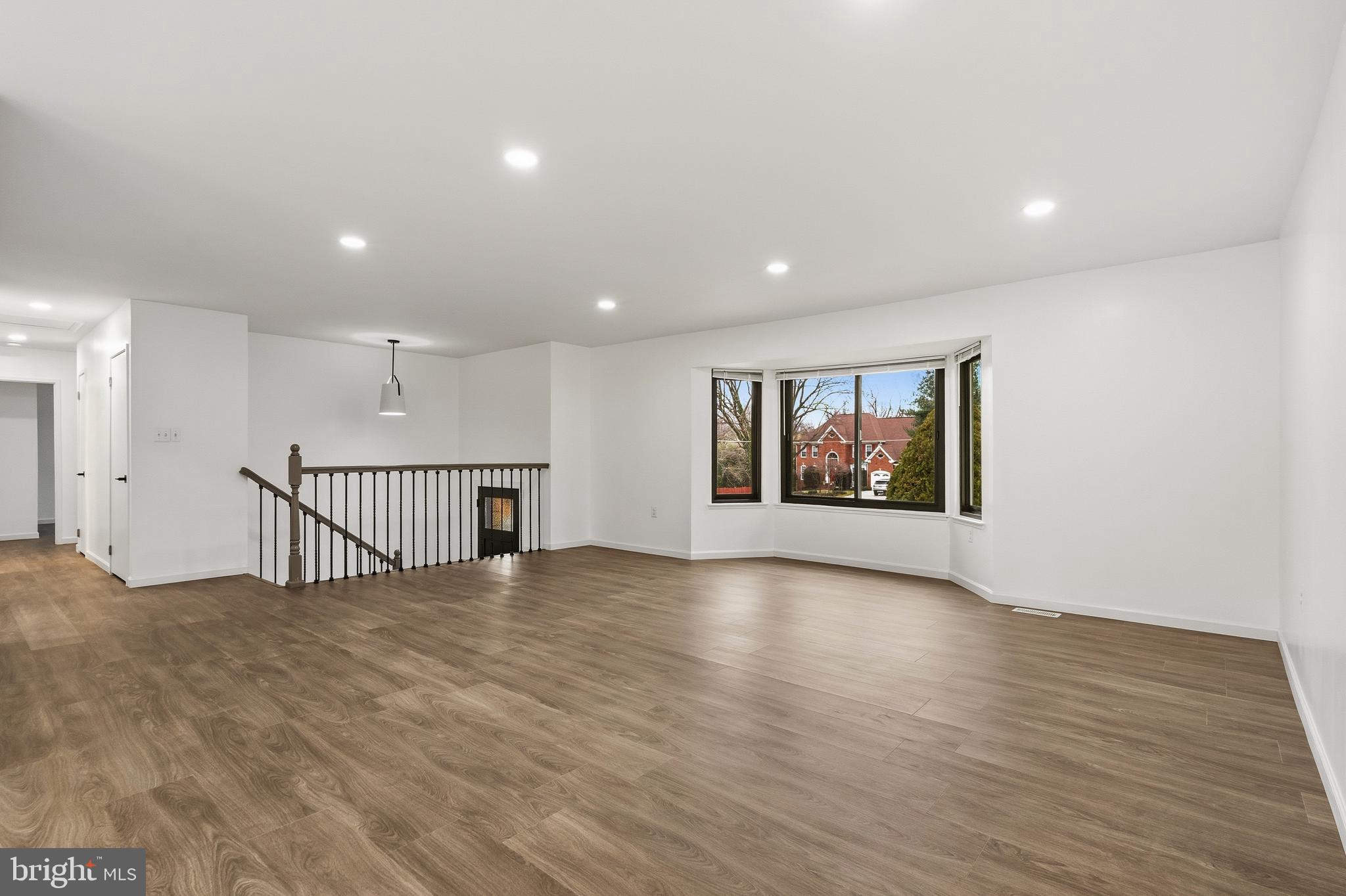 2146 Woodford Road Vienna, VA 22182 - Photo 4 of 31