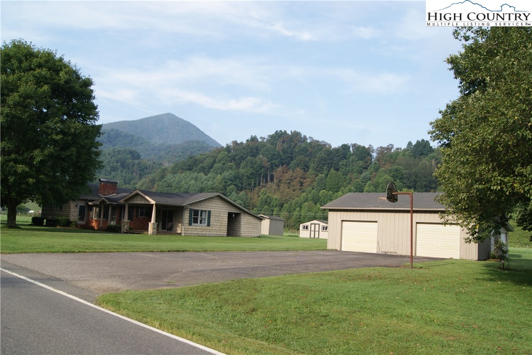 700 3 Top Road Creston, NC 28615 - Photo 4 of 49 Gallery Image 4