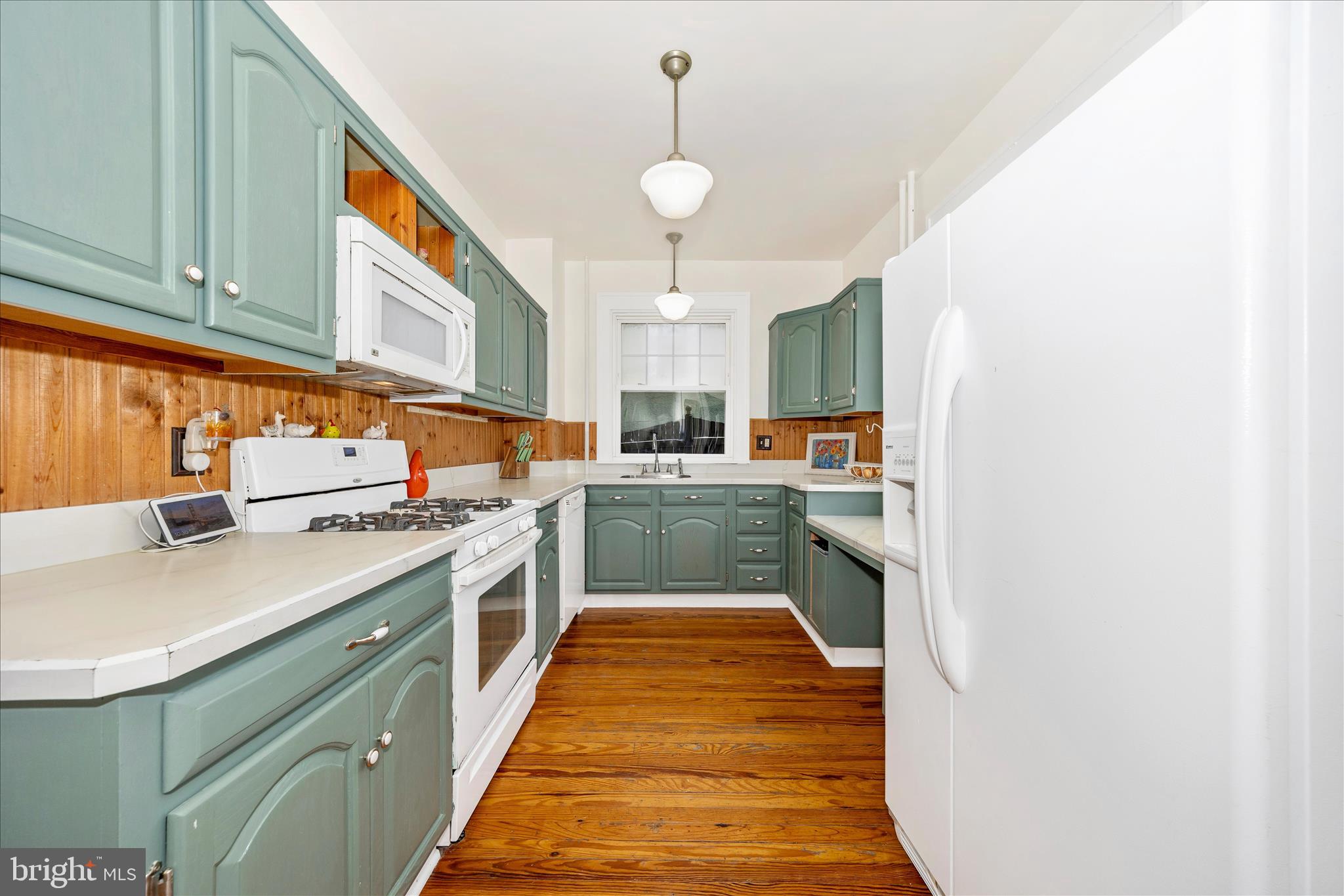 707 Summit Avenue Hagerstown, MD 21740 - Photo 14 of 54 a kitchen with stainless steel appliances a sink and cabinets