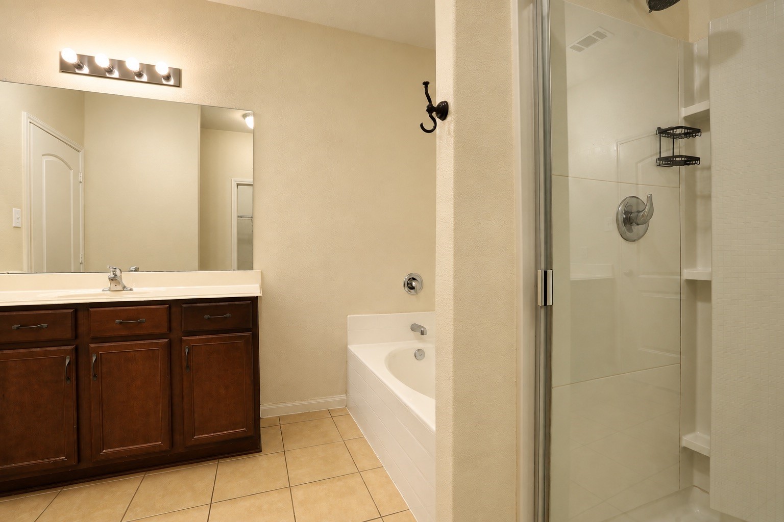 1634 Pink Stone Drive Rosharon, TX 77583 - Photo 30 of 38 Primary bathroom