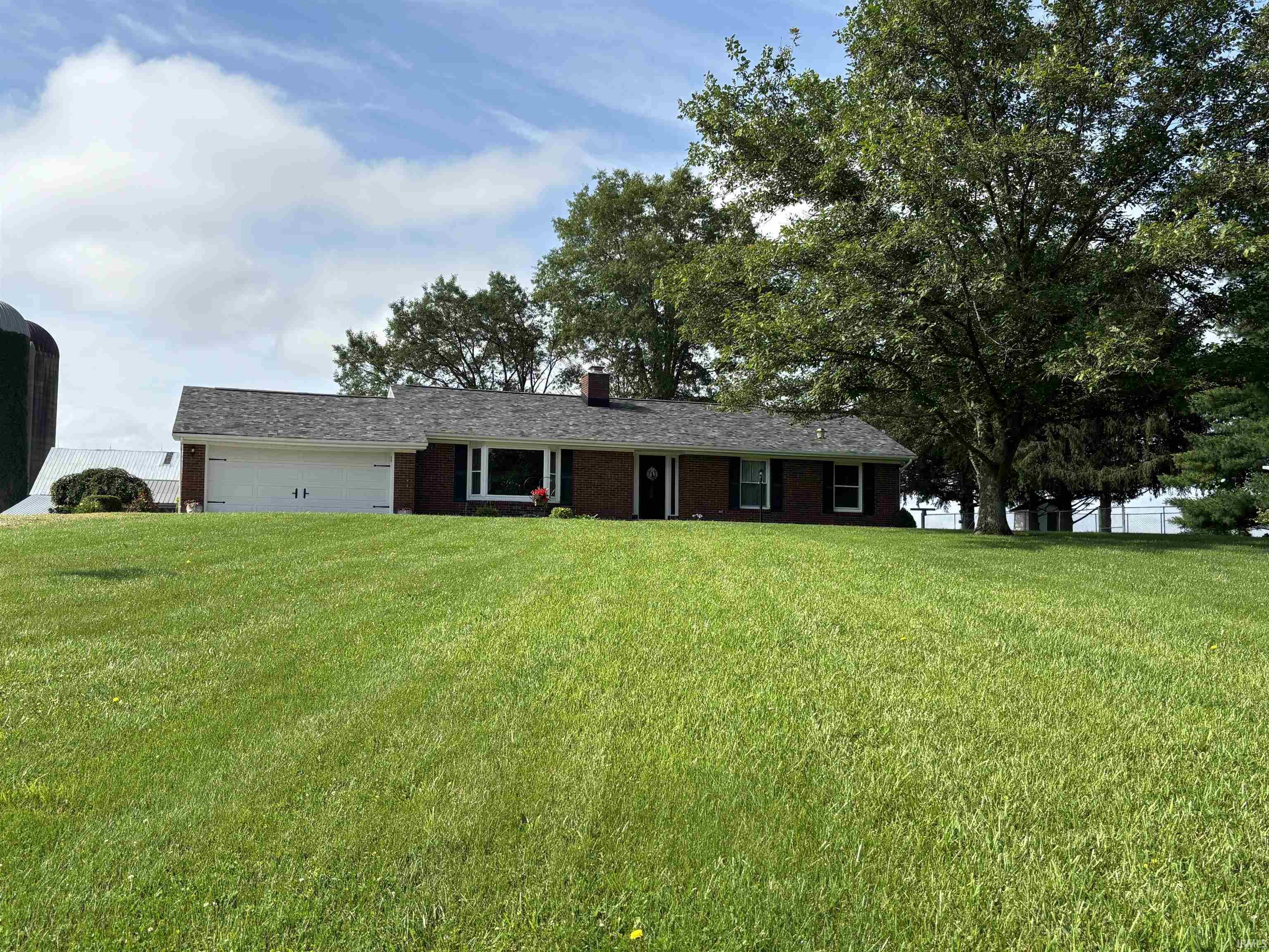 747 East Lewellen Road Salem, IN 47167 - Photo 2 of 36