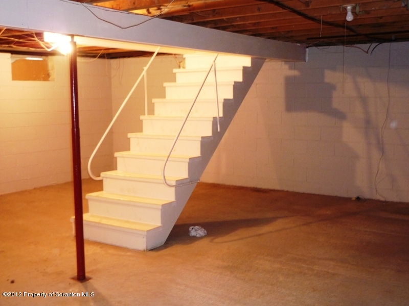 891 St Rt 502 Spring Brook Moscow, PA 18444 - Photo 22 of 41 a view of entryway