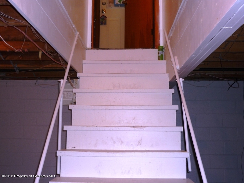 891 St Rt 502 Spring Brook Moscow, PA 18444 - Photo 23 of 41 a view of entryway