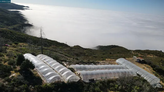 a view of outside area