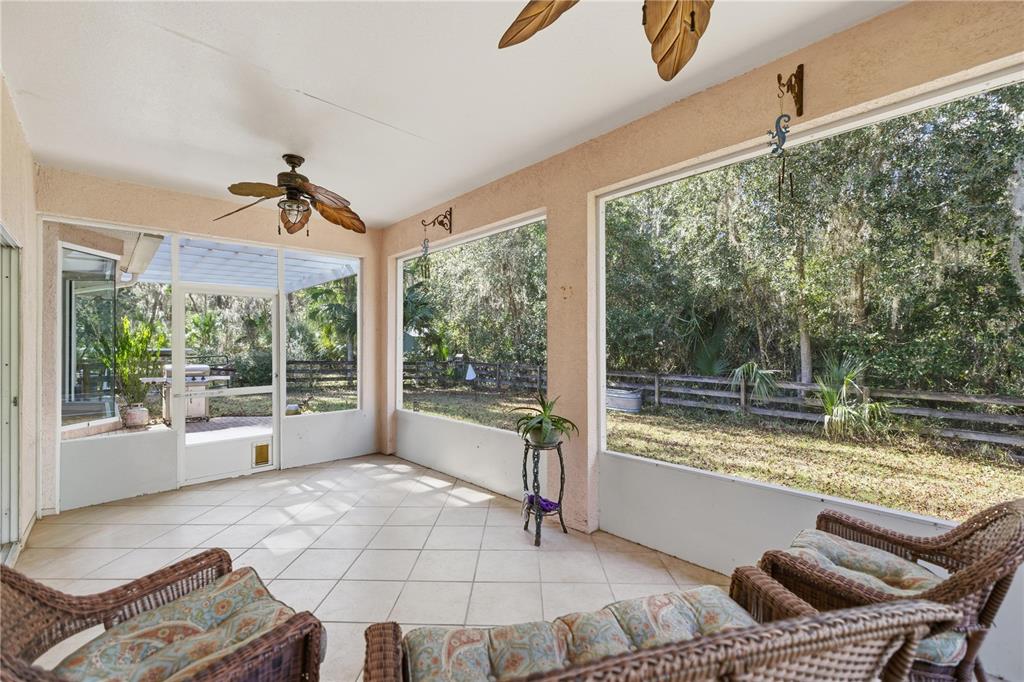 19040 Northwest 88th Avenue Road Reddick, FL 32686 - Photo 31 of 68 a living room with furniture and a large window