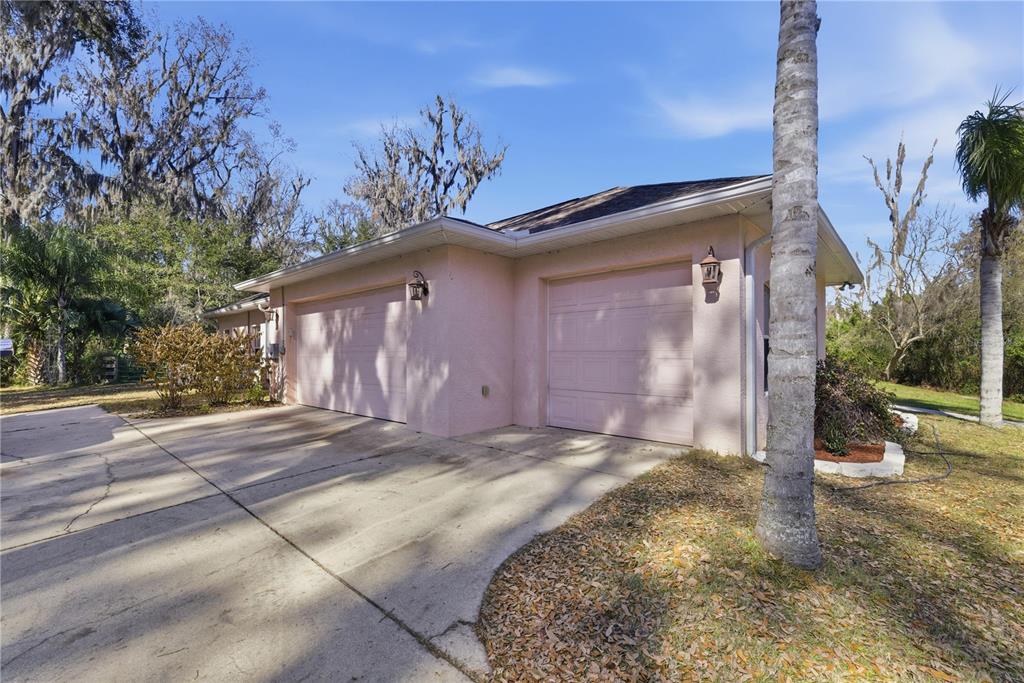 19040 Northwest 88th Avenue Road Reddick, FL 32686 - Photo 35 of 68 a view of a house with a yard