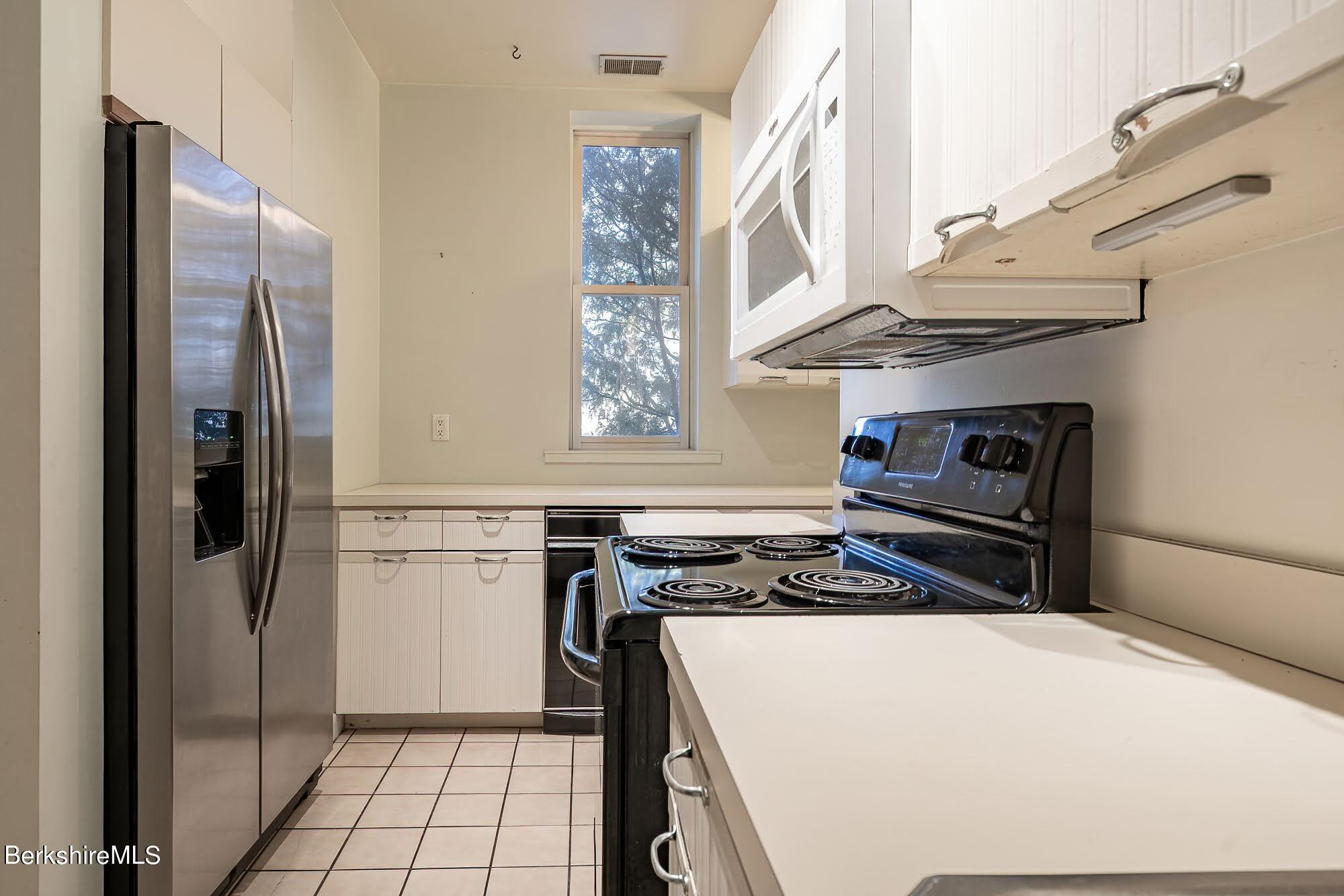 200 Old Stockbridge Road, Unit V4 Lenox, MA 01240 - Photo 14 of 35 KITCHEN