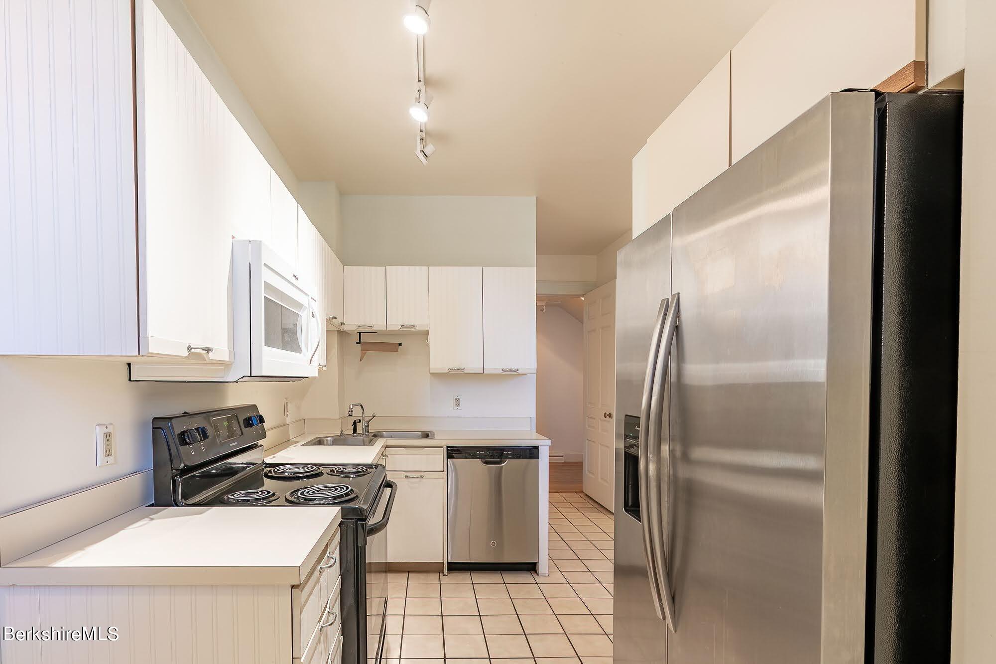 200 Old Stockbridge Road, Unit V4 Lenox, MA 01240 - Photo 15 of 35 KITCHEN