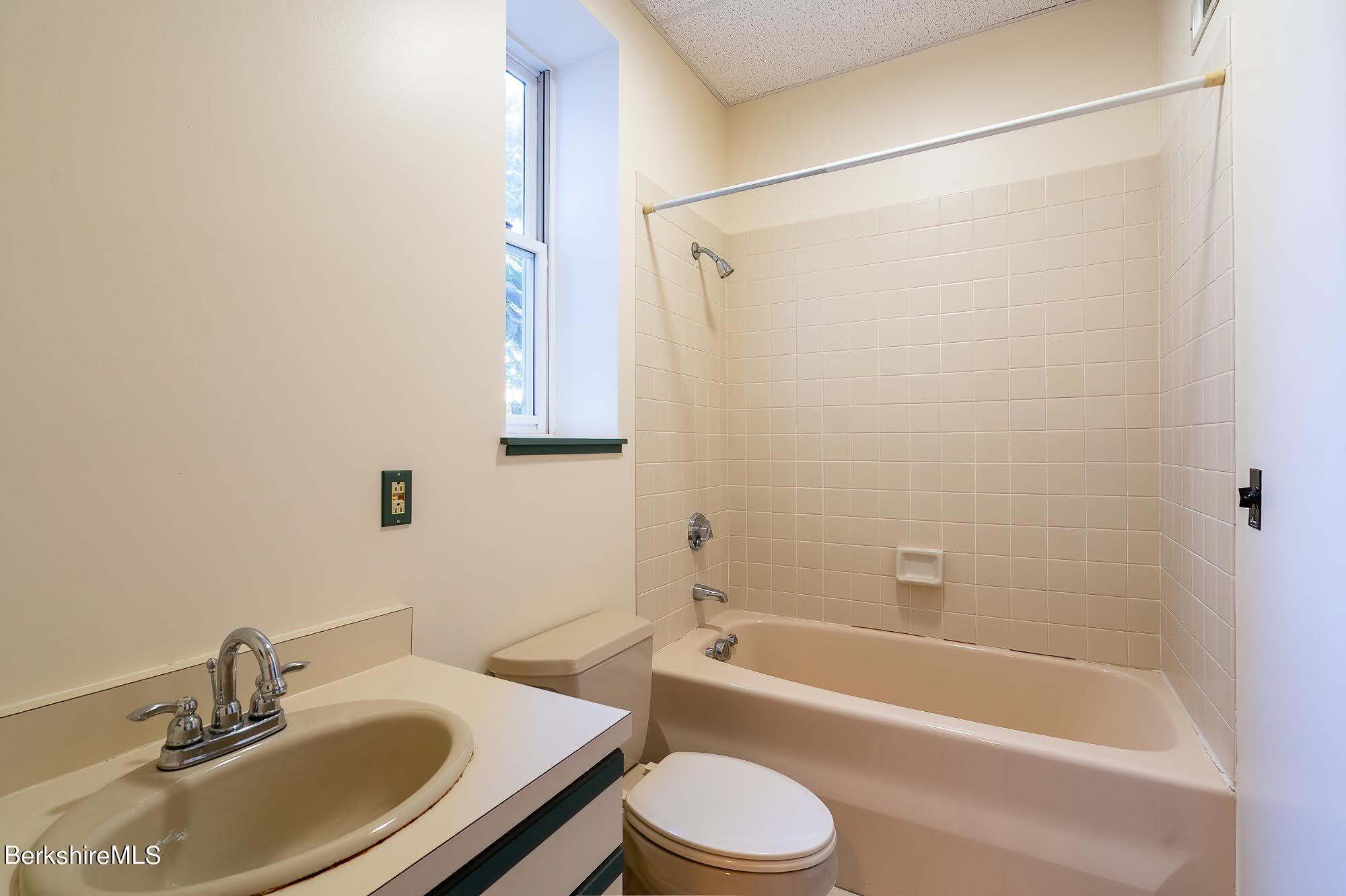 200 Old Stockbridge Road, Unit V4 Lenox, MA 01240 - Photo 19 of 35 FIRST FLOOR FULL BATH