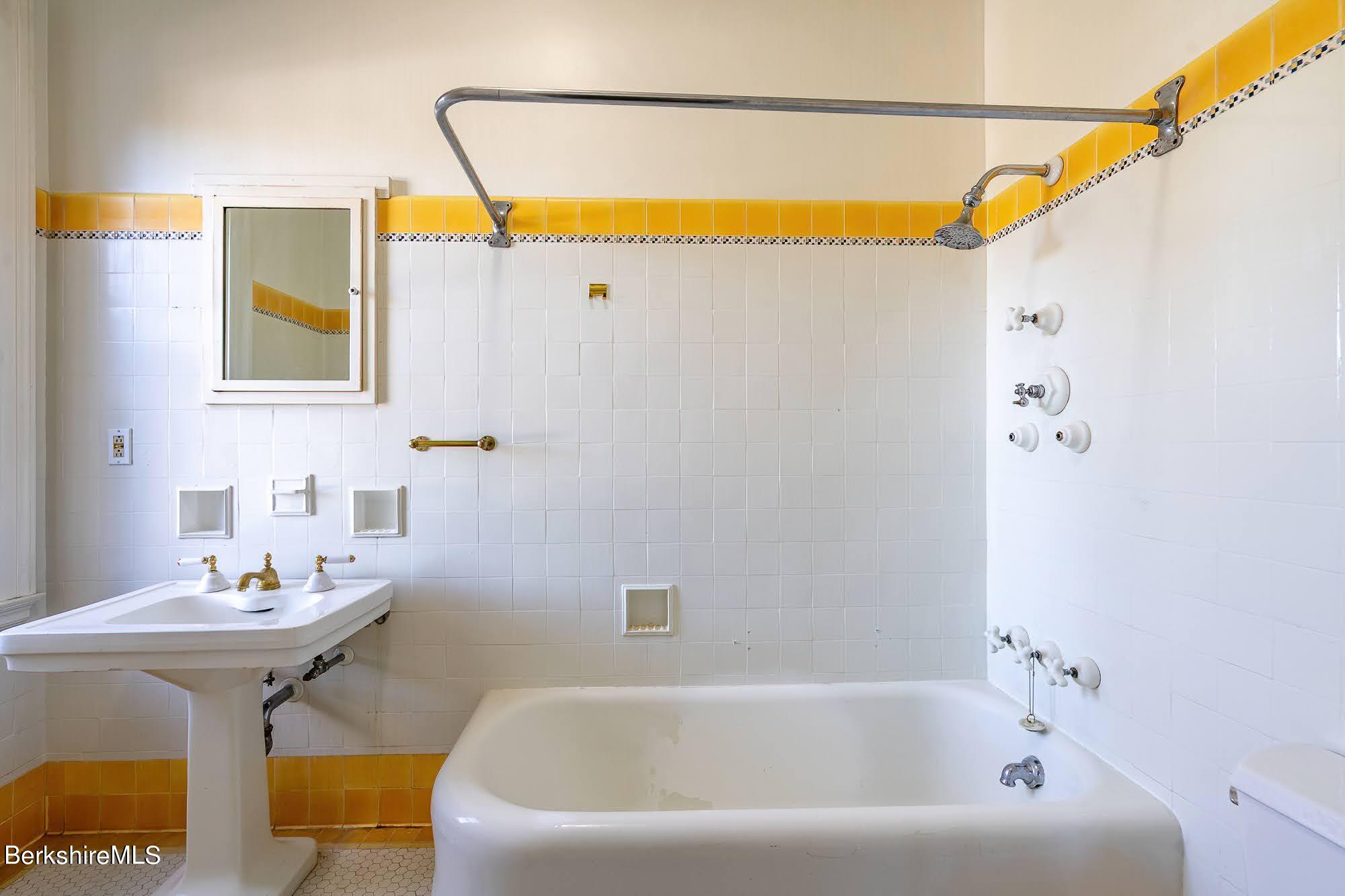 200 Old Stockbridge Road, Unit V4 Lenox, MA 01240 - Photo 25 of 35 PRIMARY BEDROOM 1 BATH