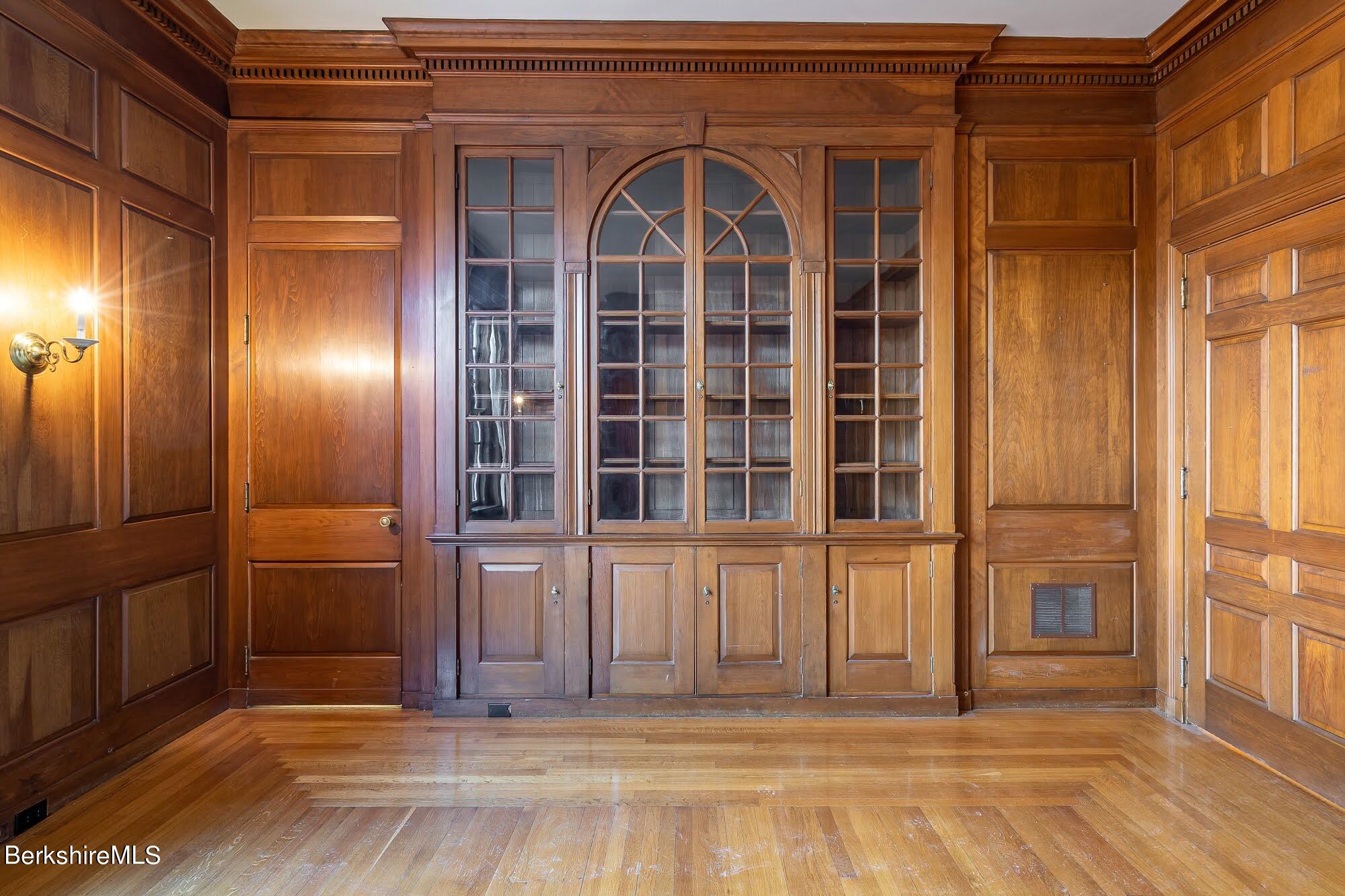 200 Old Stockbridge Road, Unit V4 Lenox, MA 01240 - Photo 9 of 35 LIVING ROOM