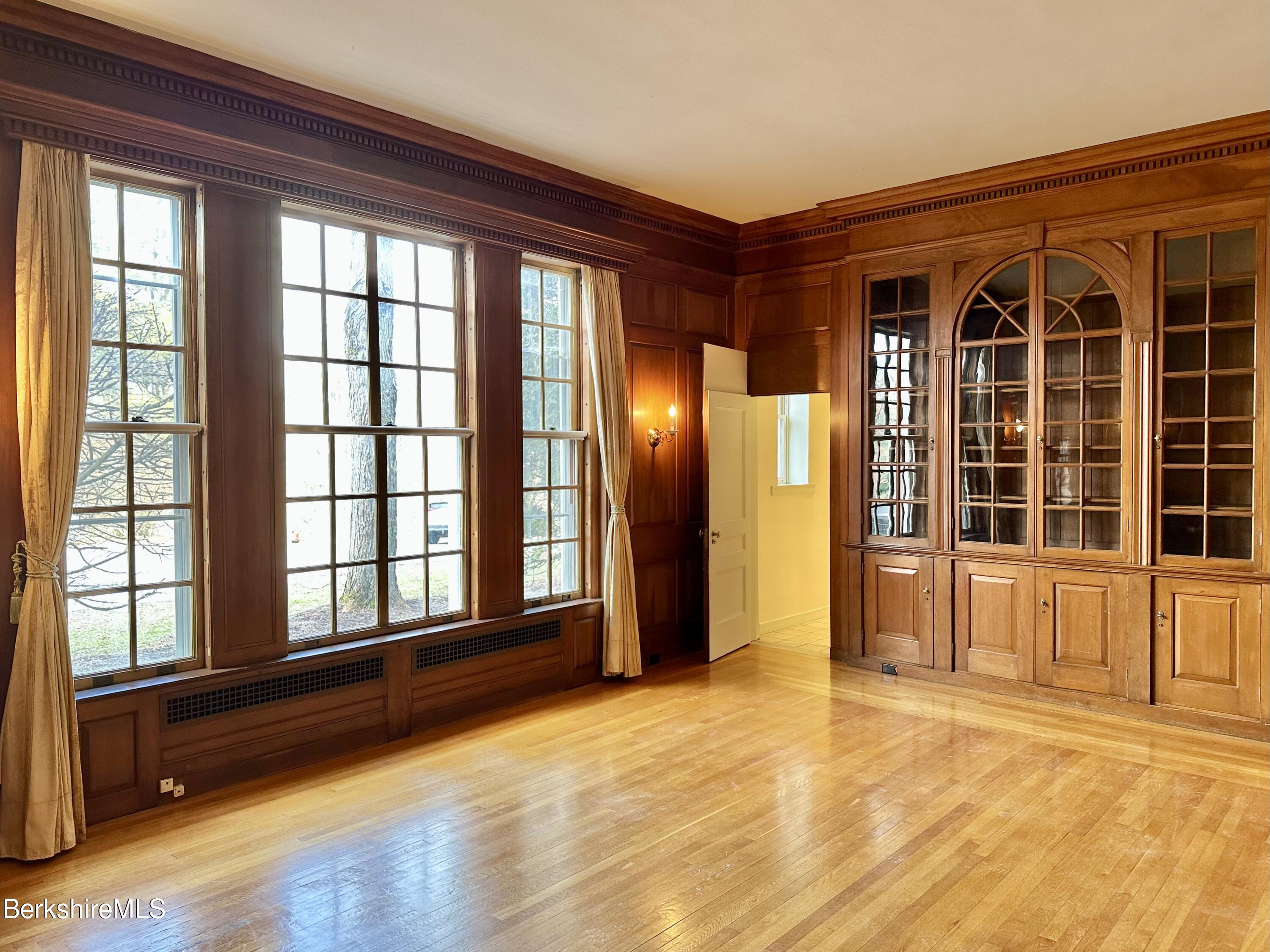 200 Old Stockbridge Road, Unit V4 Lenox, MA 01240 - Photo 10 of 35 LIVING ROOM