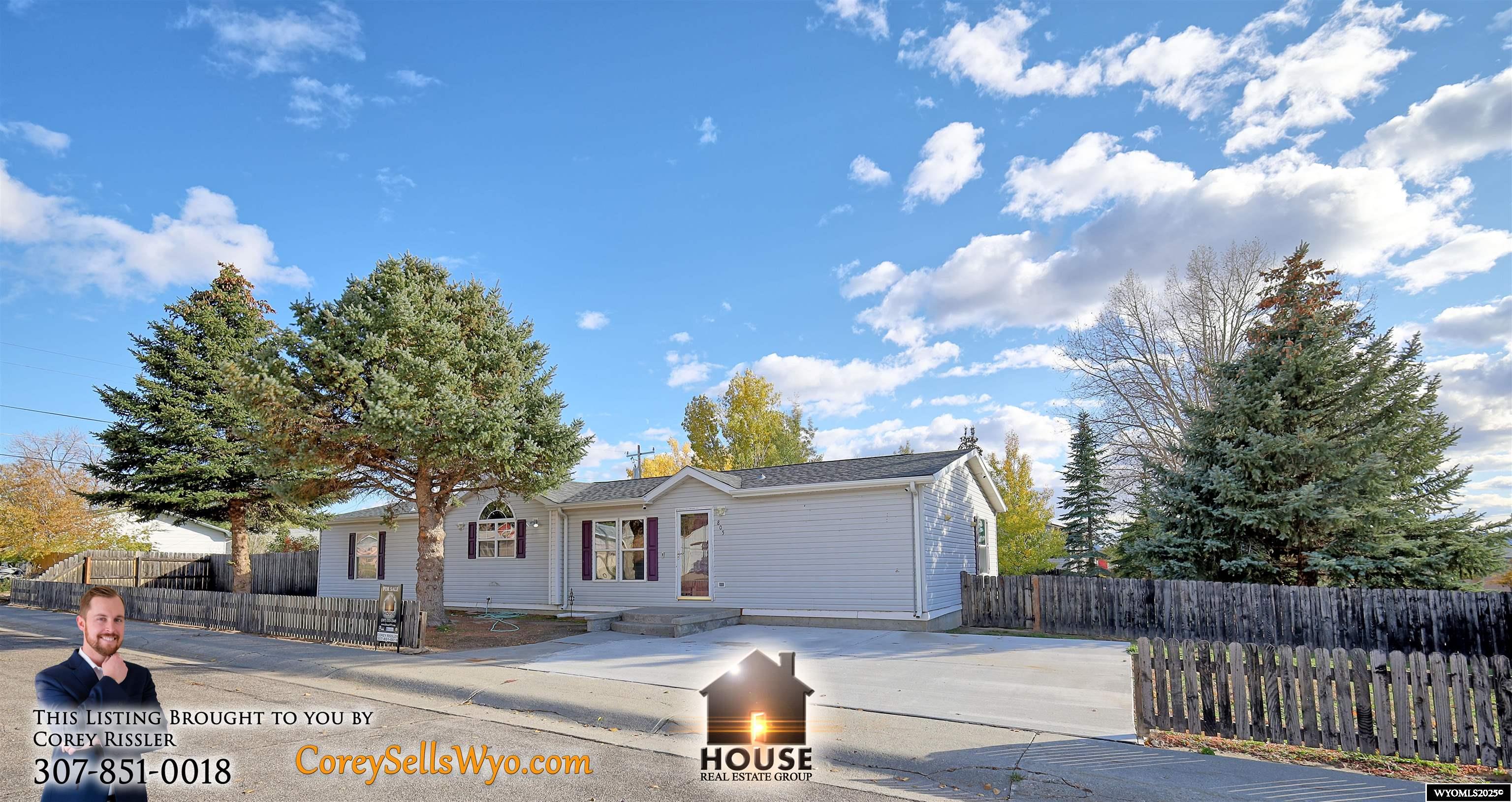 805 Erwin Street Douglas, WY 82633 - Photo 2 of 21