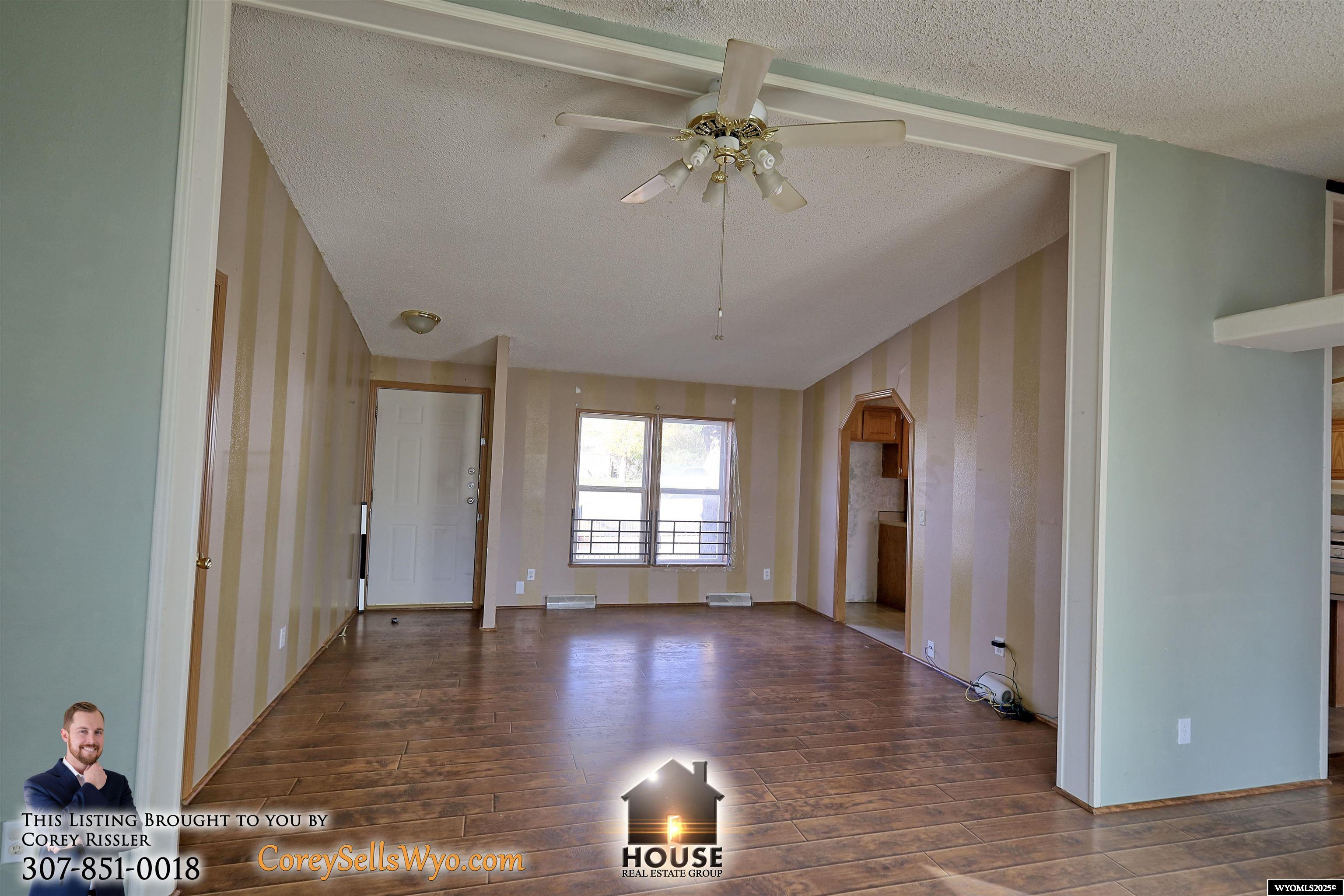 805 Erwin Street Douglas, WY 82633 - Photo 3 of 21