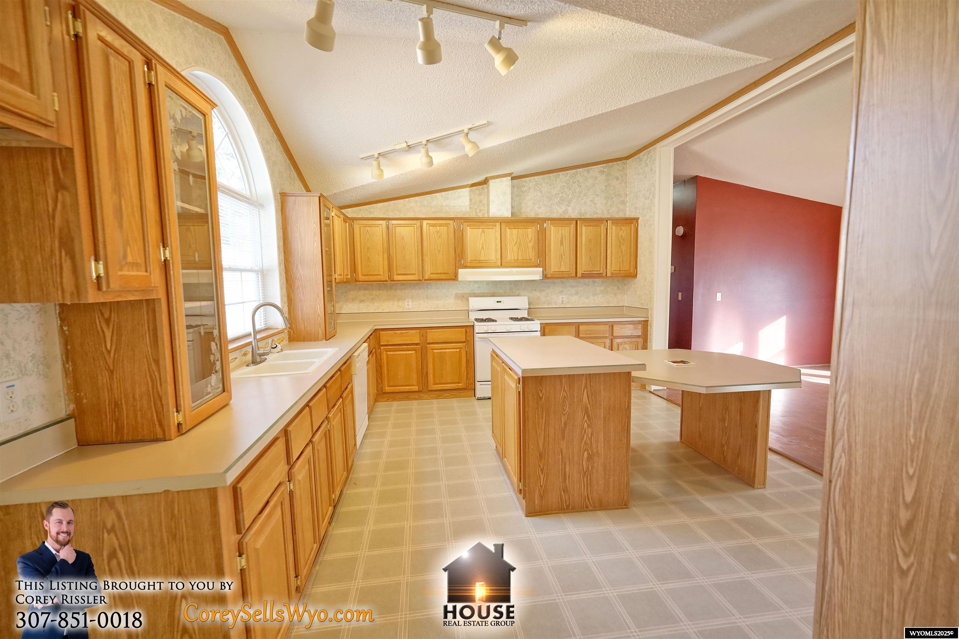 805 Erwin Street Douglas, WY 82633 - Photo 8 of 21