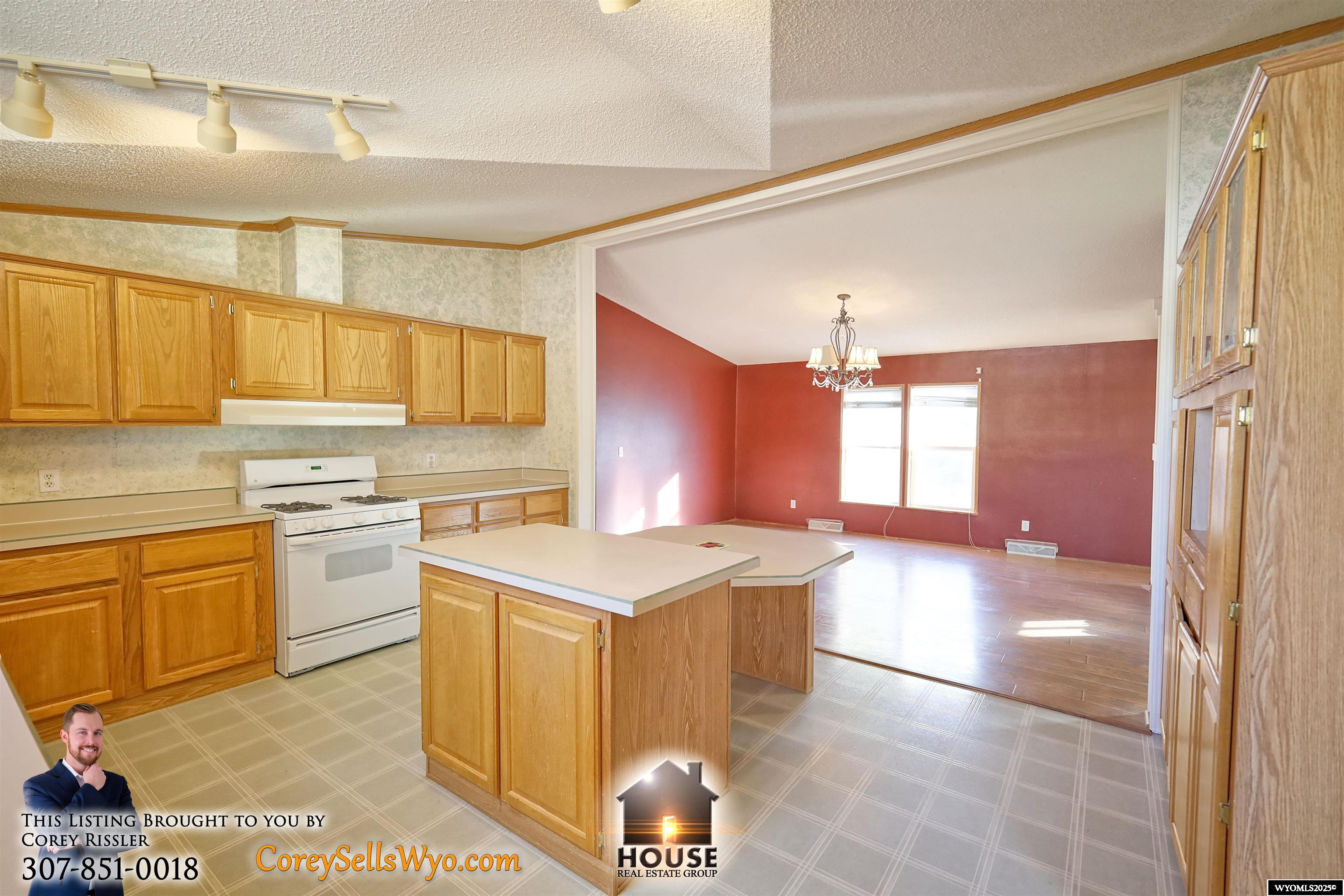 805 Erwin Street Douglas, WY 82633 - Photo 9 of 21
