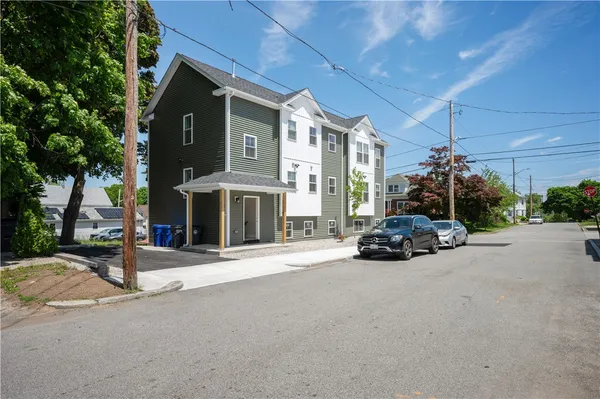 $3,000 | 160 Cumberland Street, Providence, RI 02908