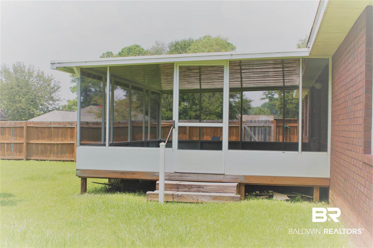 25407 Raynagua Boulevard Loxley, AL 36551 - Photo 16 of 20 Side view of screened porch