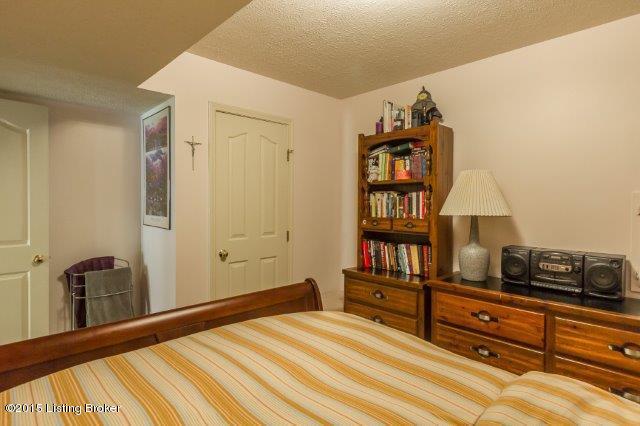 12604 Kirkham Road Louisville, KY 40299 - Photo 45 of 62 Office/Spare room with closet
