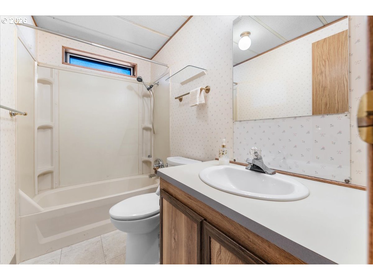 100 Southwest 195th Avenue, Unit 112 Beaverton, OR 97006 - Photo 29 of 43