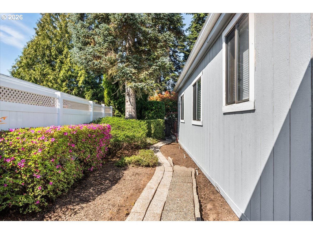 100 Southwest 195th Avenue, Unit 112 Beaverton, OR 97006 - Photo 42 of 43