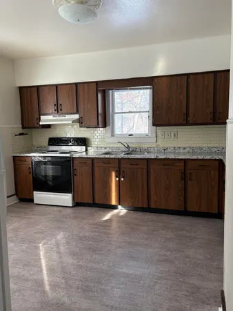 $1,800 | 209 Oak Street, Ypsilanti, MI 48198