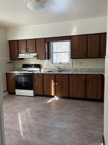 $1,800 | 209 Oak Street, Ypsilanti, MI 48198