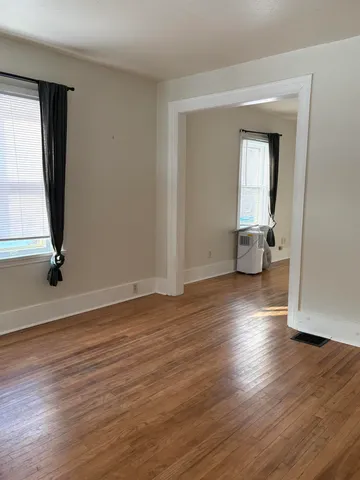 $1,800 | 209 Oak Street, Ypsilanti, MI 48198