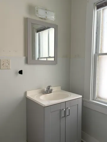 $1,800 | 209 Oak Street, Ypsilanti, MI 48198