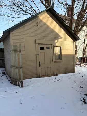 $1,800 | 209 Oak Street, Ypsilanti, MI 48198