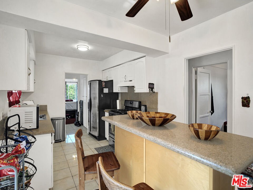 9221 Harvard Boulevard Los Angeles, CA 90047 - Photo 11 of 23