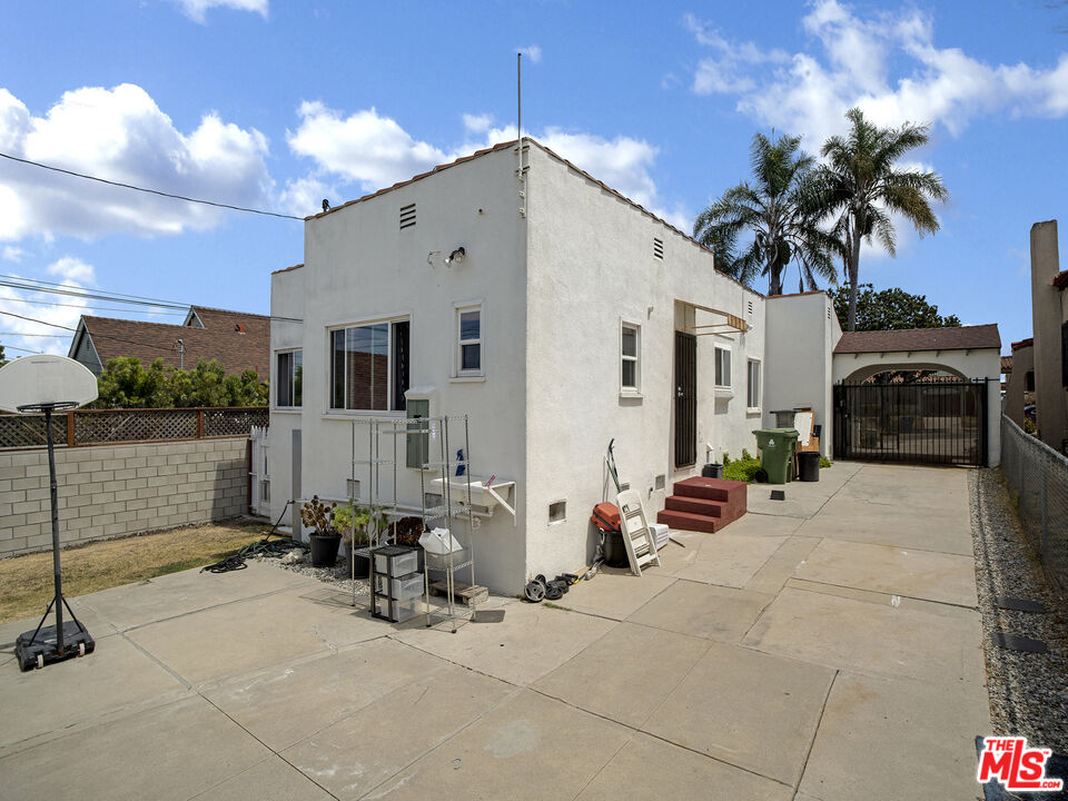 9221 Harvard Boulevard Los Angeles, CA 90047 - Photo 19 of 23
