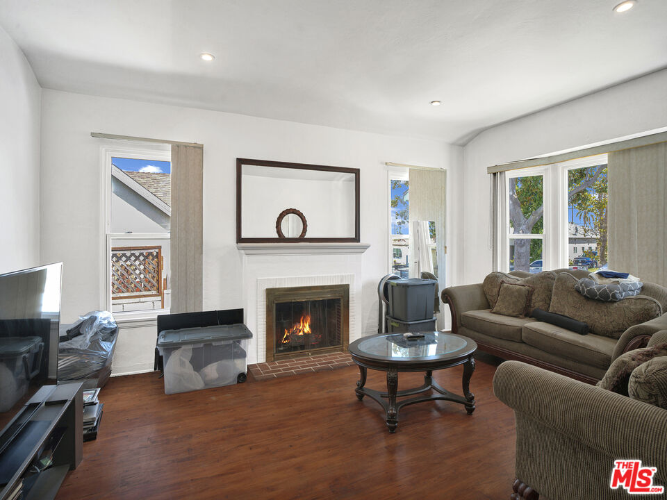 9221 Harvard Boulevard Los Angeles, CA 90047 - Photo 5 of 23