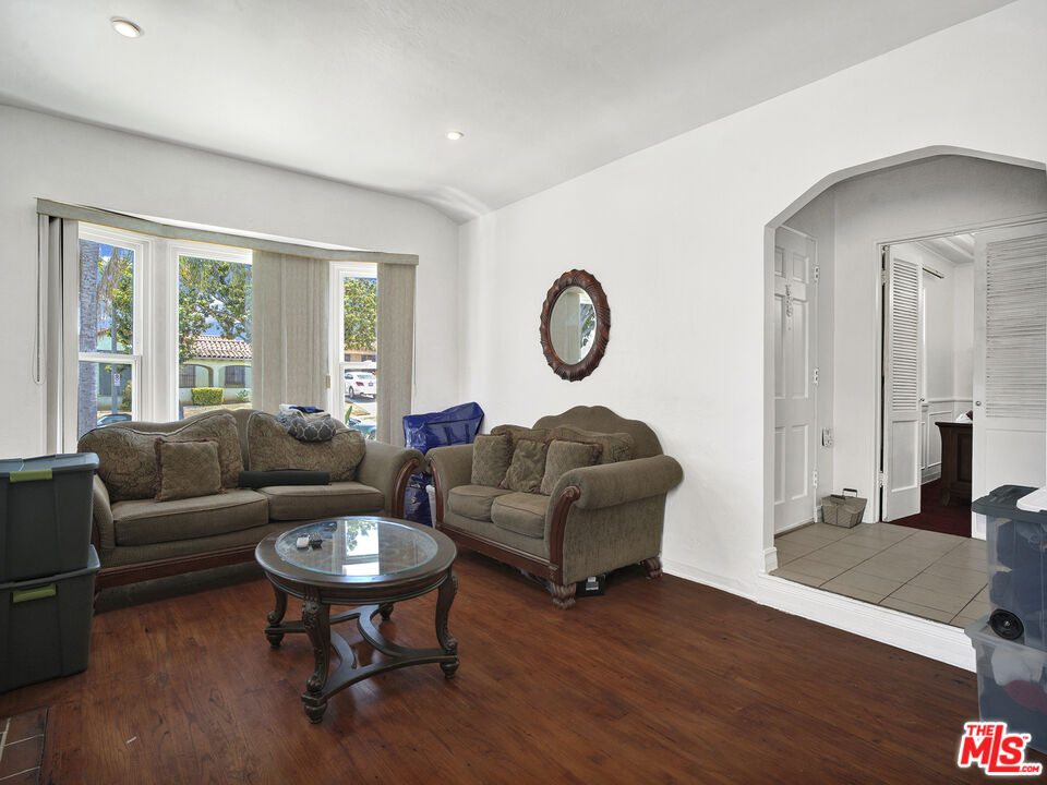 9221 Harvard Boulevard Los Angeles, CA 90047 - Photo 6 of 23