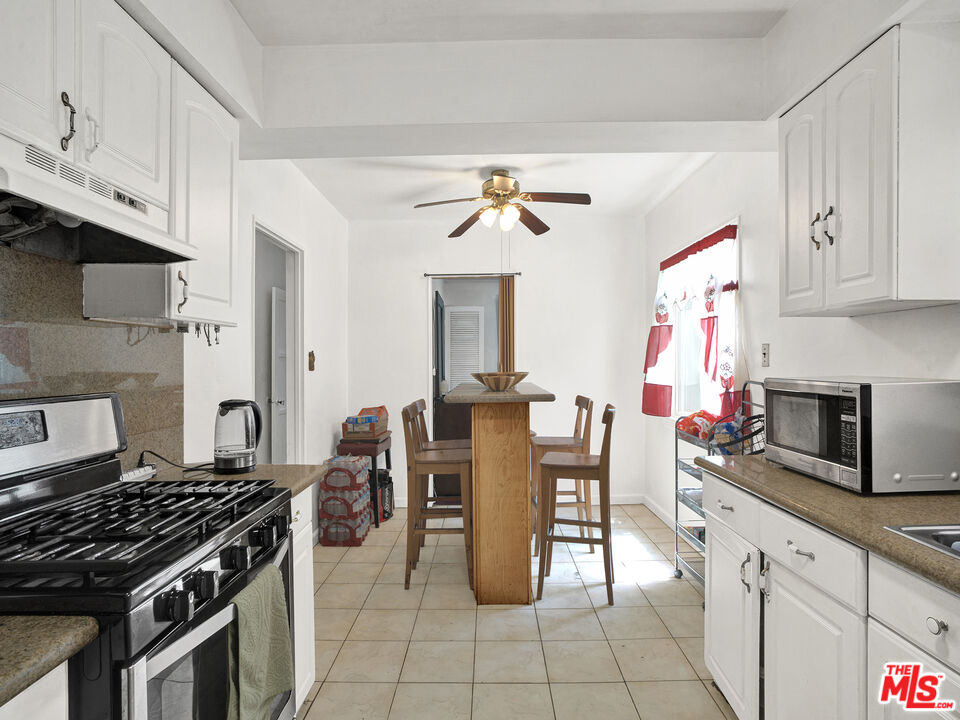 9221 Harvard Boulevard Los Angeles, CA 90047 - Photo 9 of 23