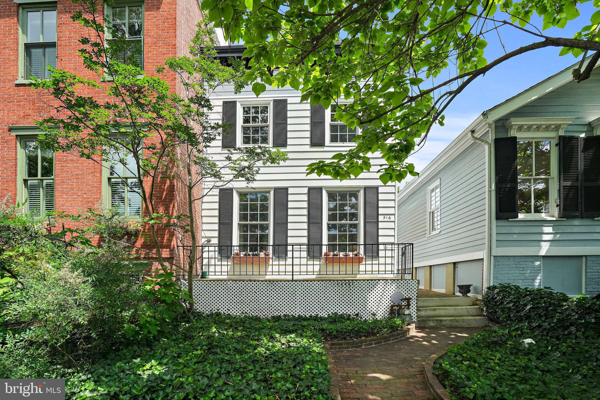 3BR/2.5BA plus huge GARAGE on quiet street