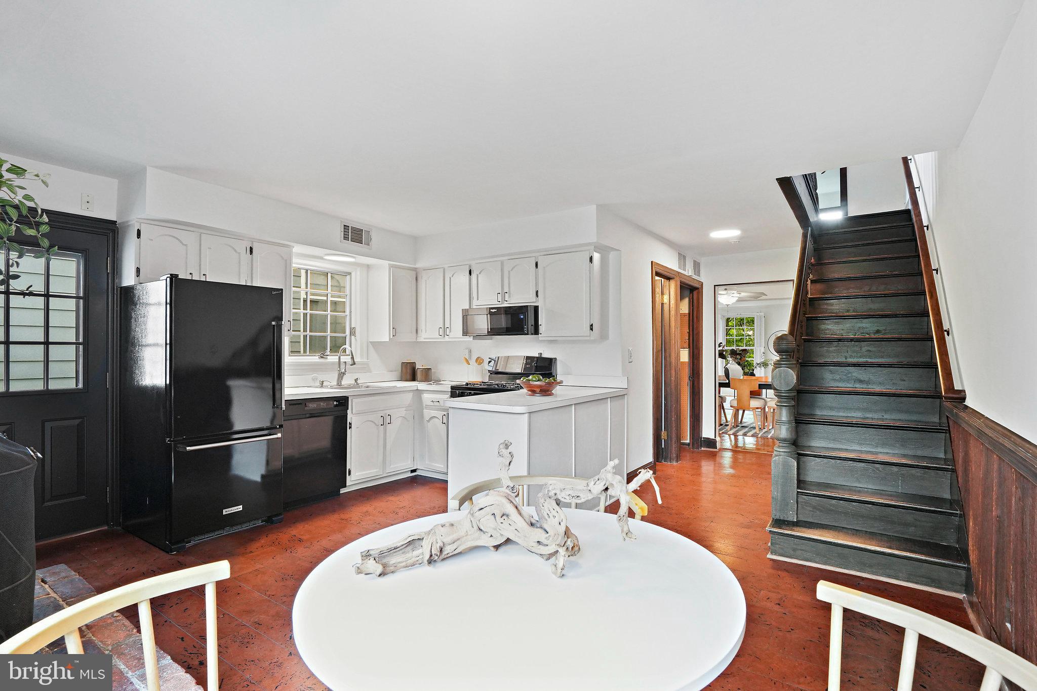 516 9th Street Southeast Washington, DC 20003 - Photo 11 of 35 Great kitchen for parties + cool KitchenAid fridge