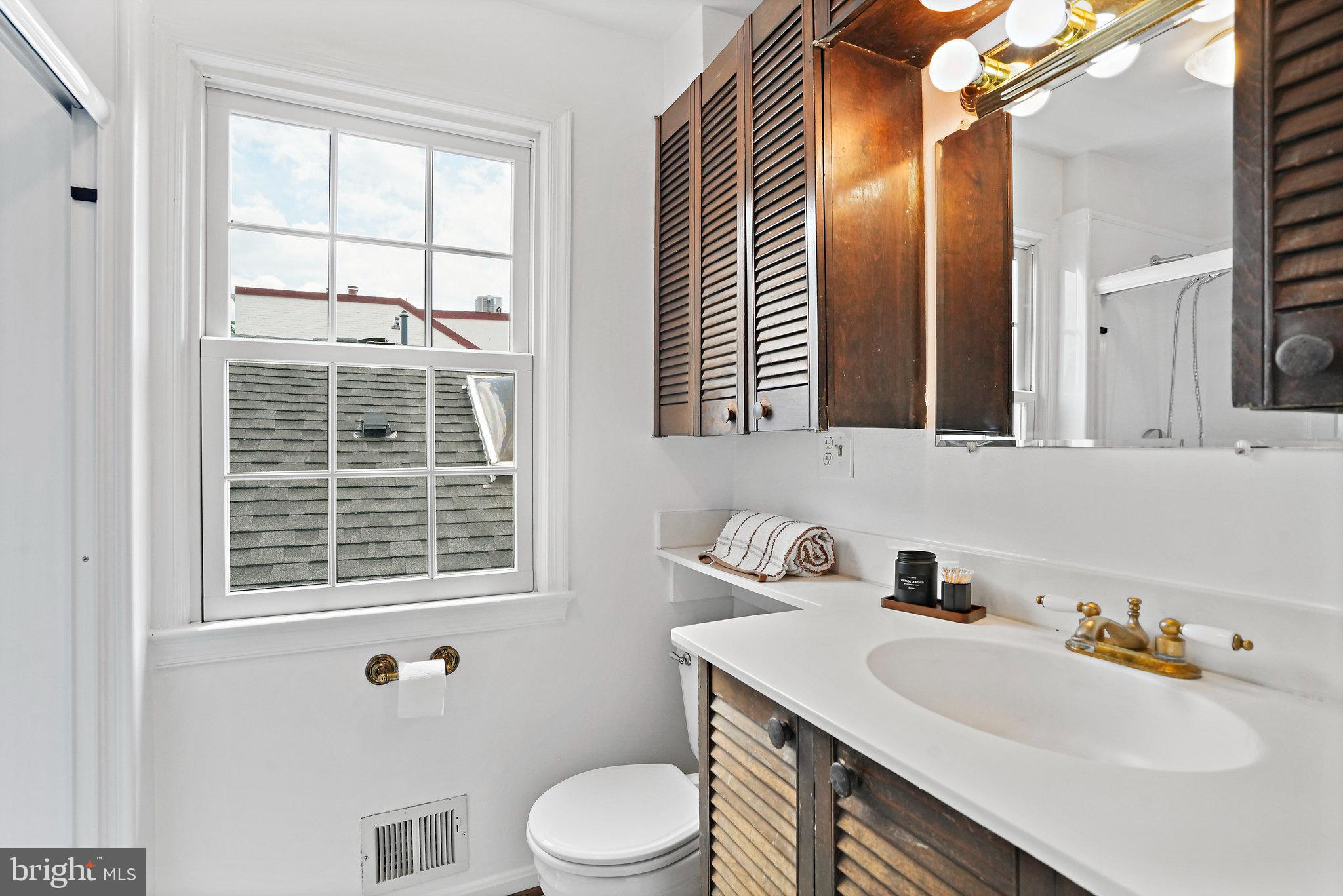 516 9th Street Southeast Washington, DC 20003 - Photo 20 of 35 Bright ensuite BA w/built-ins + glass stall shower