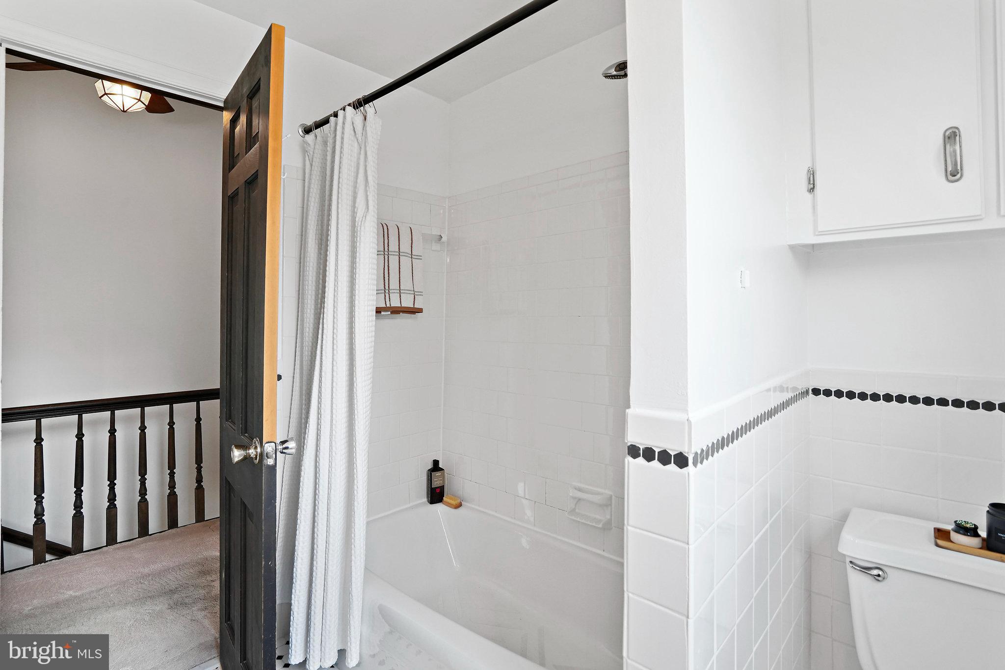 516 9th Street Southeast Washington, DC 20003 - Photo 22 of 35 2nd full BA upstairs w/tiled tub, built-in storage