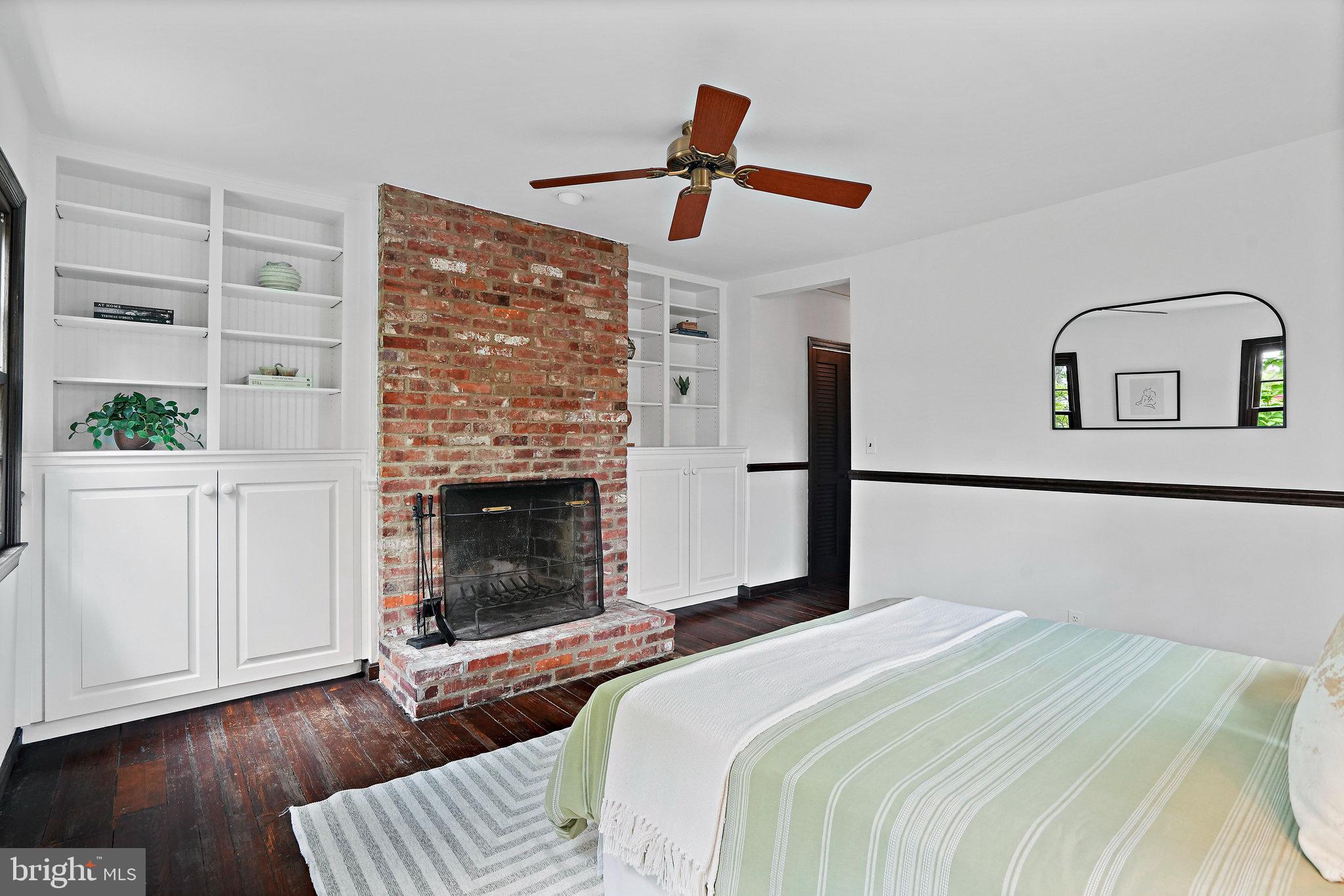 516 9th Street Southeast Washington, DC 20003 - Photo 26 of 35 Looking to FP (3rd of 3) + built-ins + HUGE closet