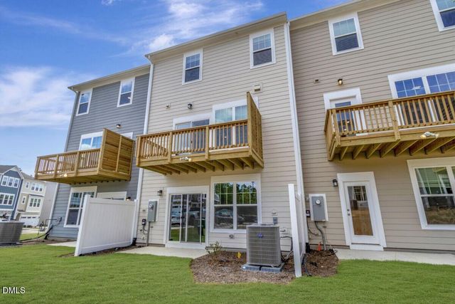 $460,000 | 2710 Hunter Woods Drive, Unit 634, Apex, NC 27502