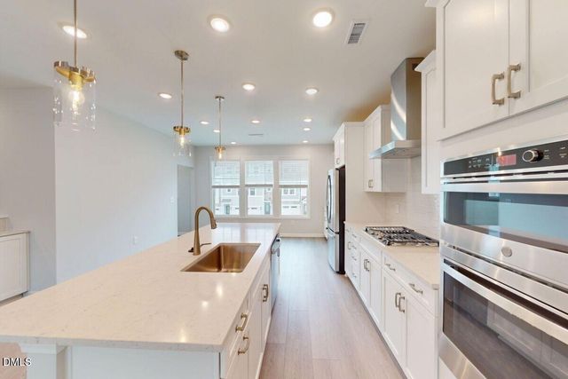 $460,000 | 2710 Hunter Woods Drive, Unit 634, Apex, NC 27502