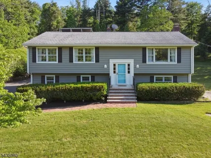 $600,000 | 16 Old Mountain Road, Lebanon, NJ 08833