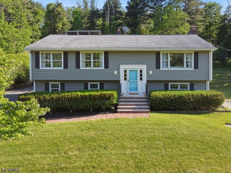 16 Old Mountain Road Lebanon, NJ 08833 - Photo 2 of 46