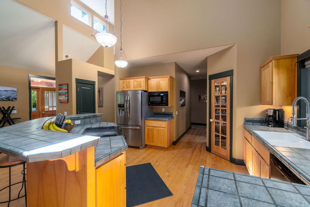 53 Southwest Allen Road Bend, OR 97702 - Photo 9 of 50 10
