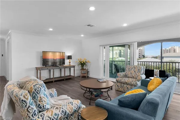 $4,375 | 1020 Swallow Avenue, Unit 302, Marco Island, FL 34145