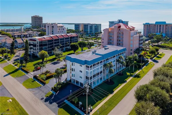 $4,375 | 1020 Swallow Avenue, Unit 302, Marco Island, FL 34145