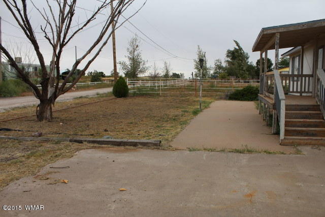 895 South Tanner Lane Snowflake, AZ 85937 - Photo 12 of 32 a view of a yard with wooden fence
