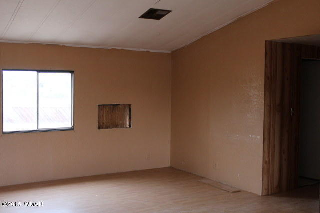 895 South Tanner Lane Snowflake, AZ 85937 - Photo 15 of 32 an empty room with a window